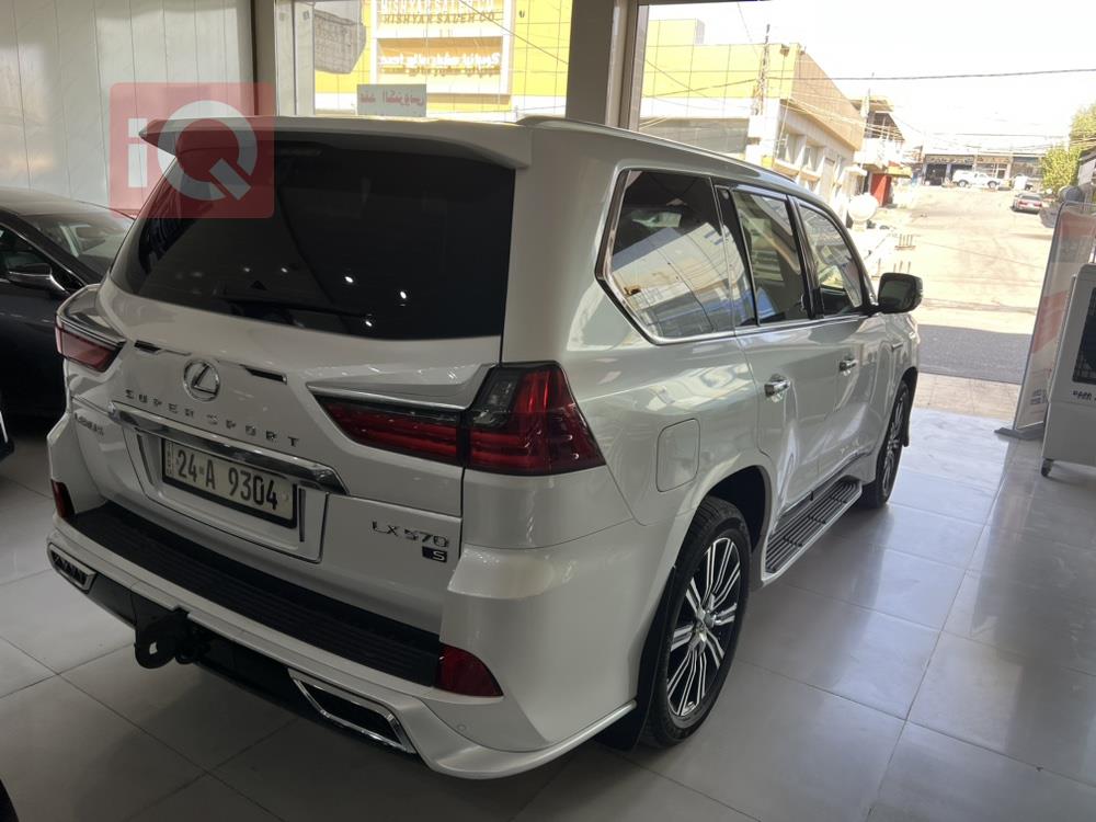 Lexus LX